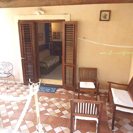 With 2 Bedrooms In Lipari With Furnished Terrace 20 M From The Beach Διαμέρισμα
