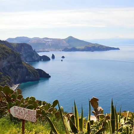 With 2 Bedrooms In Lipari With Furnished Terrace 20 M From The Beach * Lipari (Isola Lipari)